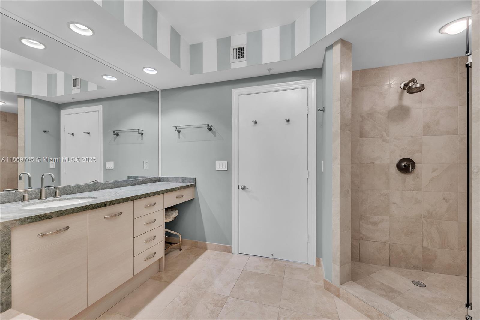 Photo of 3535 Ocean Dr  #1405, Hollywood, Florida, 33019 - 