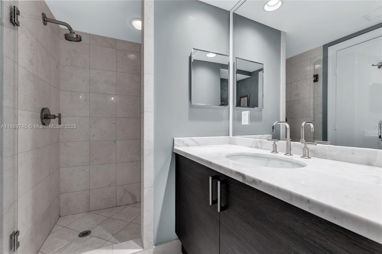 Photo of 3535 Ocean Dr  #1405, Hollywood, Florida, 33019 - 1ST GUEST BATHROOM
