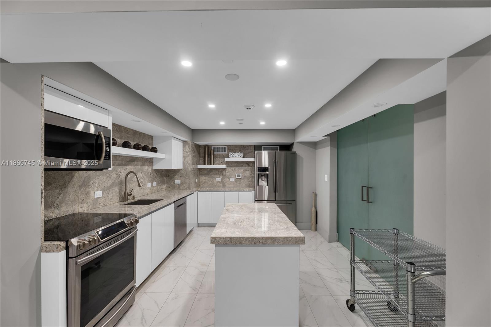 Photo of 3535 Ocean Dr  #1405, Hollywood, Florida, 33019 - CATERING KITCHEN