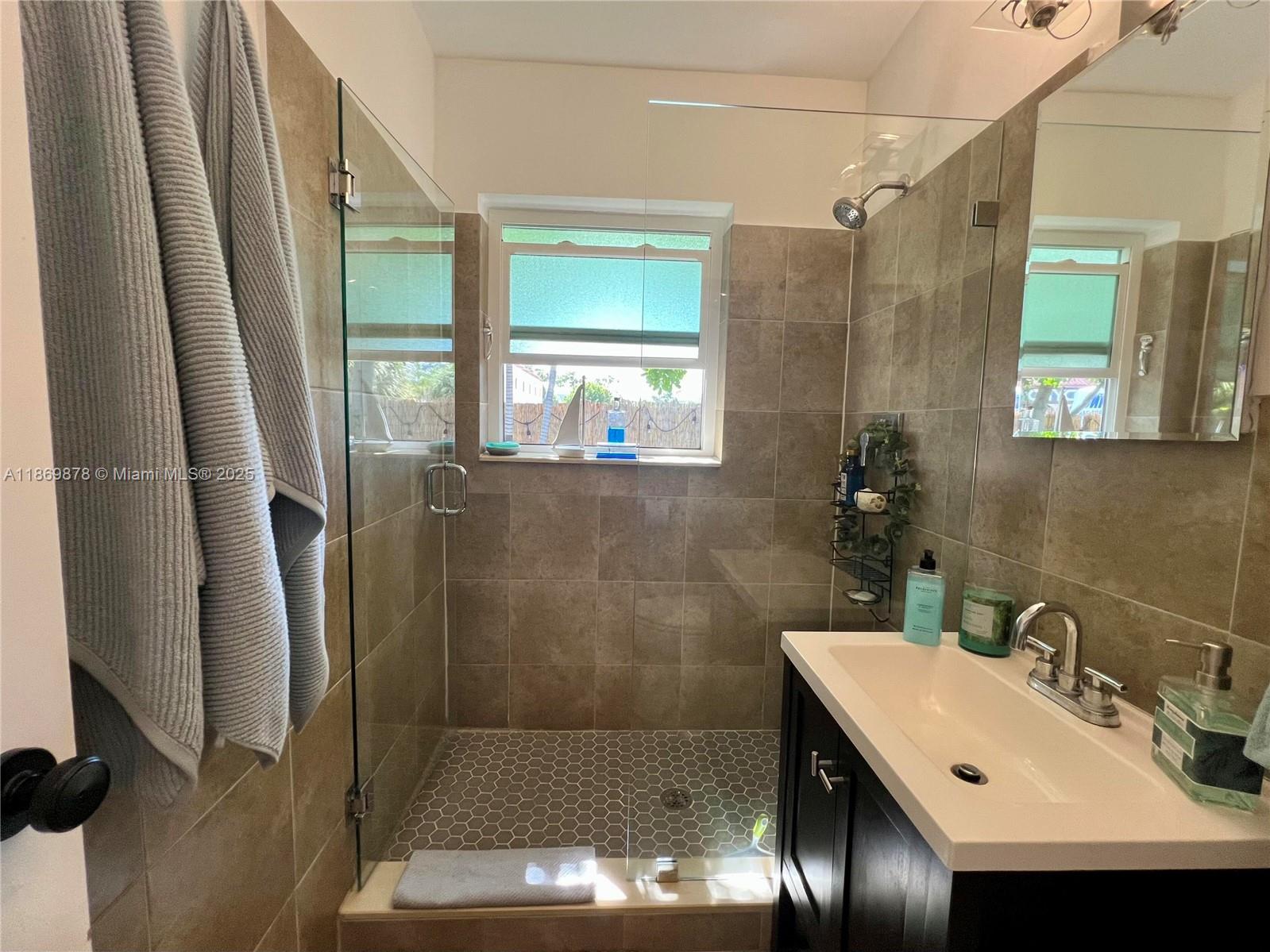See details / 1244 sq. ft. $ 2025-09-01 0 Photo
