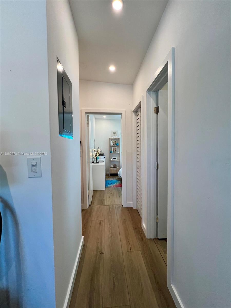 See details / 1244 sq. ft. $ 2025-09-01 0 Photo