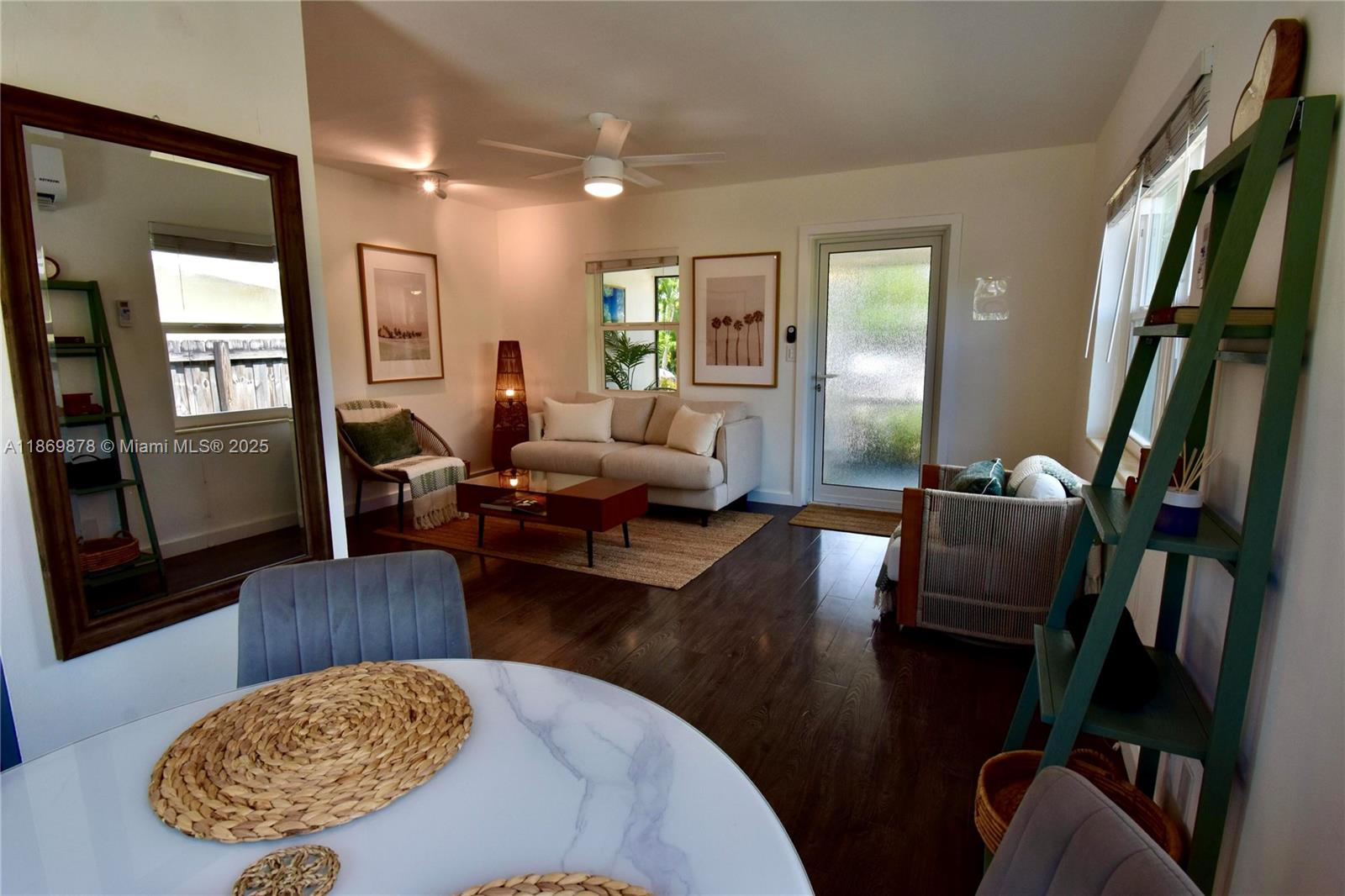 See details / 1244 sq. ft. $ 2025-09-01 0 Photo