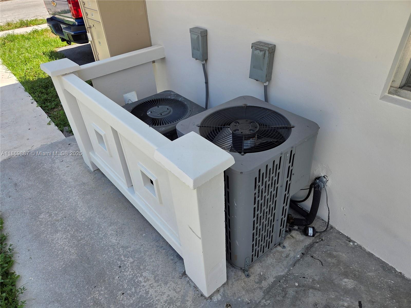 See details / 3000 sq. ft. $ 2025-09-01 0 Photo