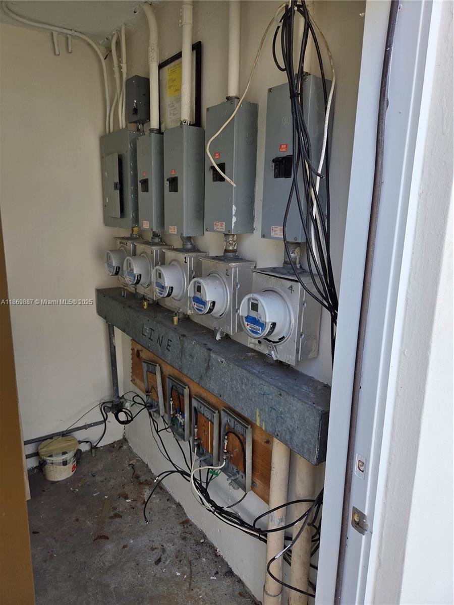 See details / 3000 sq. ft. $ 2025-09-01 0 Photo