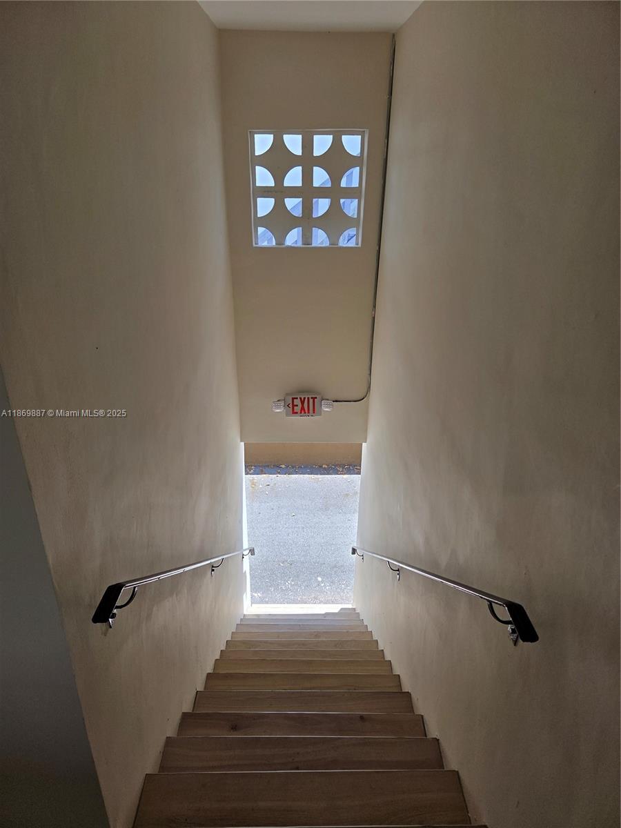 See details / 3000 sq. ft. $ 2025-09-01 0 Photo