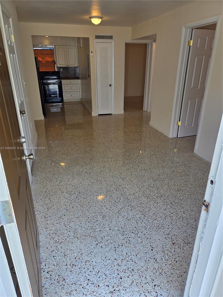 See details / 3000 sq. ft. $ 2025-09-01 0 Photo
