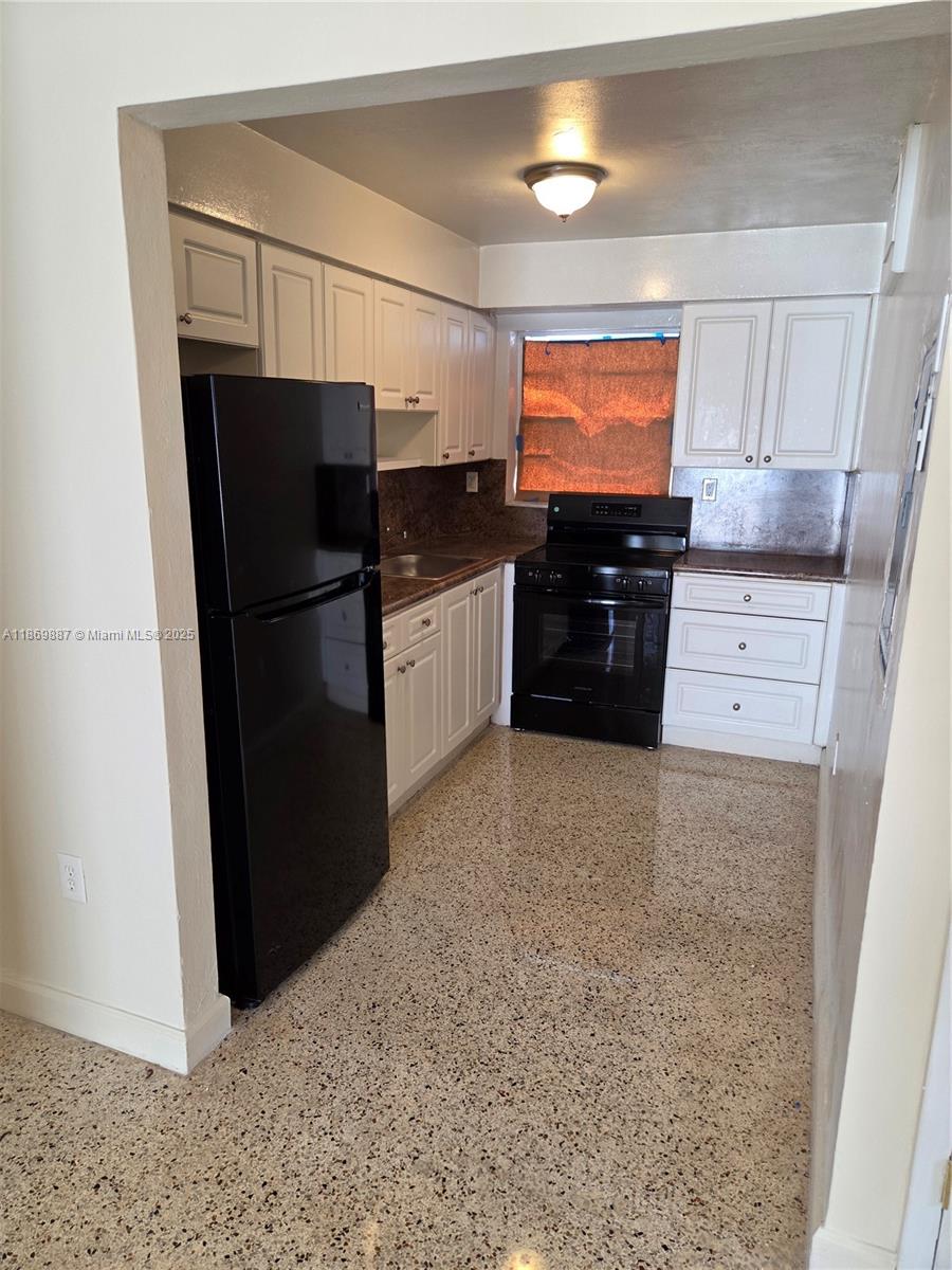 See details / 3000 sq. ft. $ 2025-09-01 0 Photo