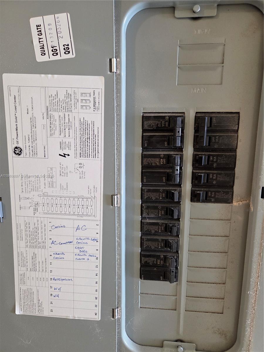 See details / 3000 sq. ft. $ 2025-09-01 0 Photo