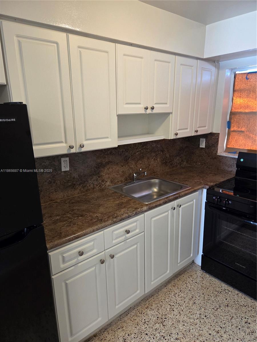See details / 3000 sq. ft. $ 2025-09-01 0 Photo
