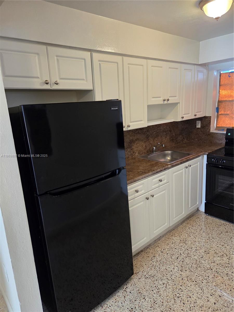 See details / 3000 sq. ft. $ 2025-09-01 0 Photo