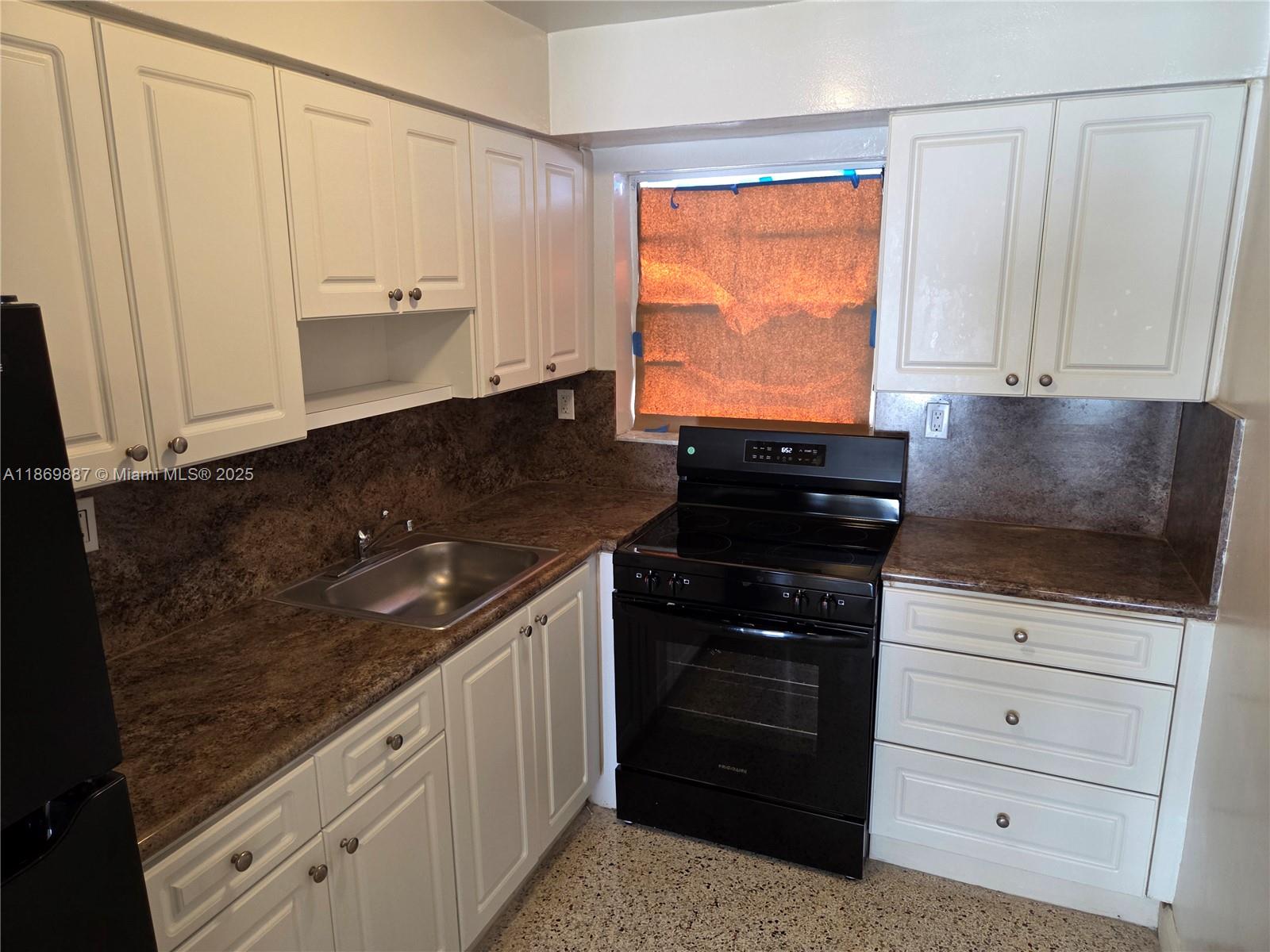 See details / 3000 sq. ft. $ 2025-09-01 0 Photo
