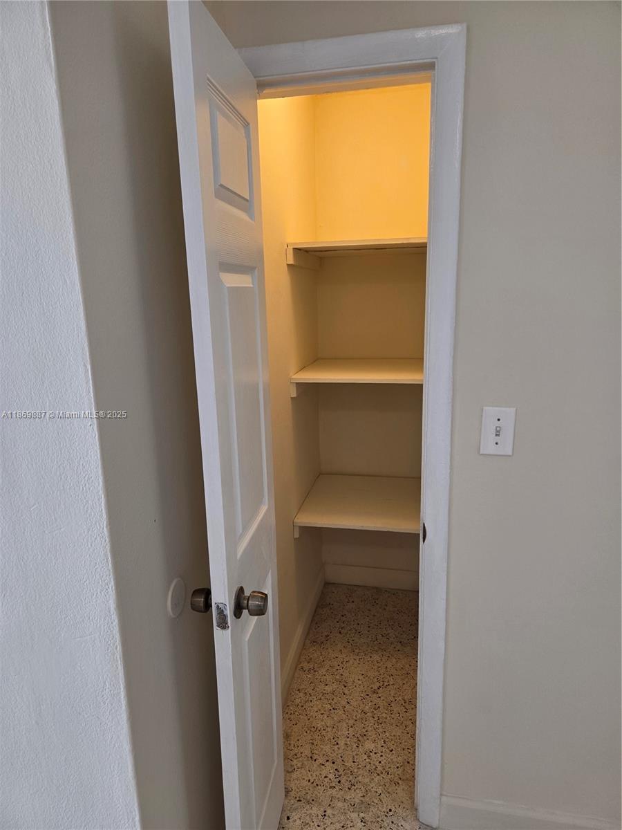 See details / 3000 sq. ft. $ 2025-09-01 0 Photo