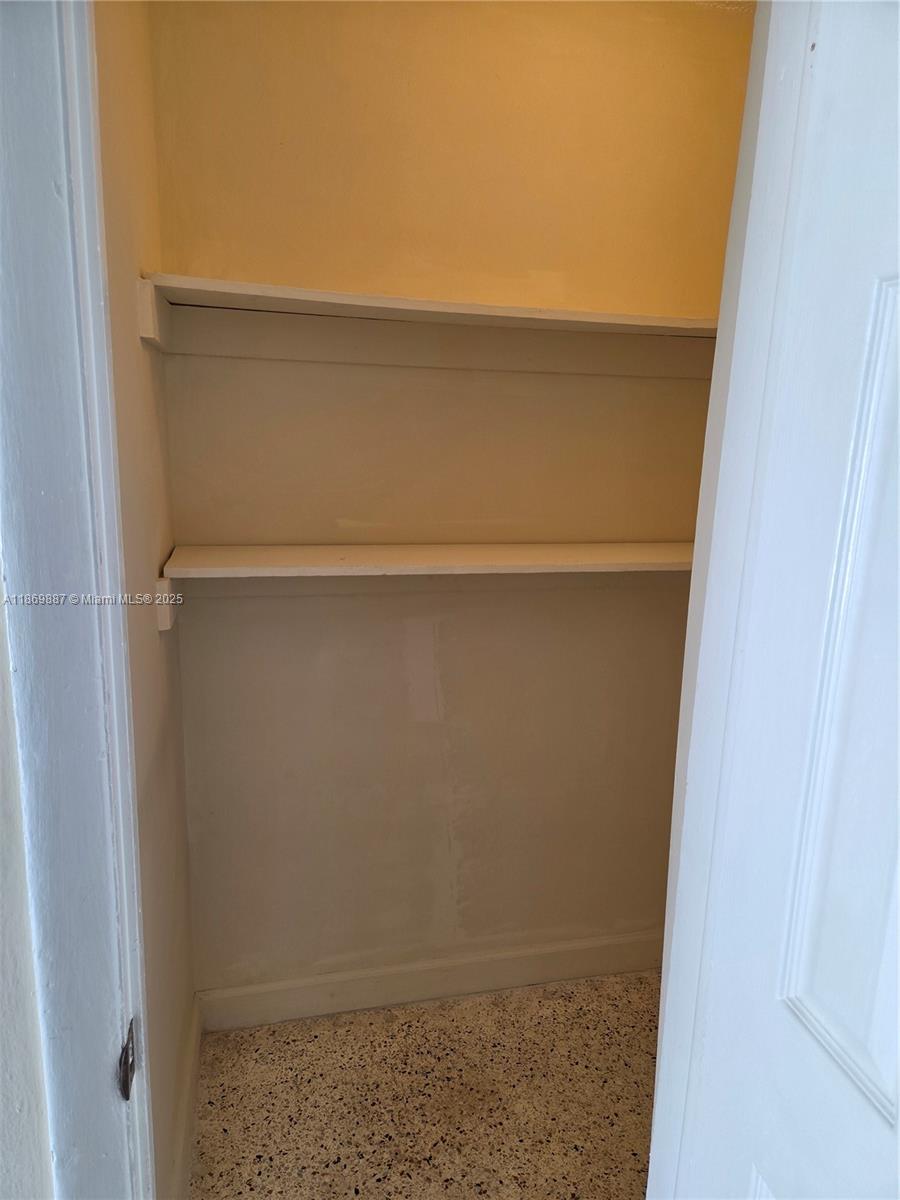 See details / 3000 sq. ft. $ 2025-09-01 0 Photo