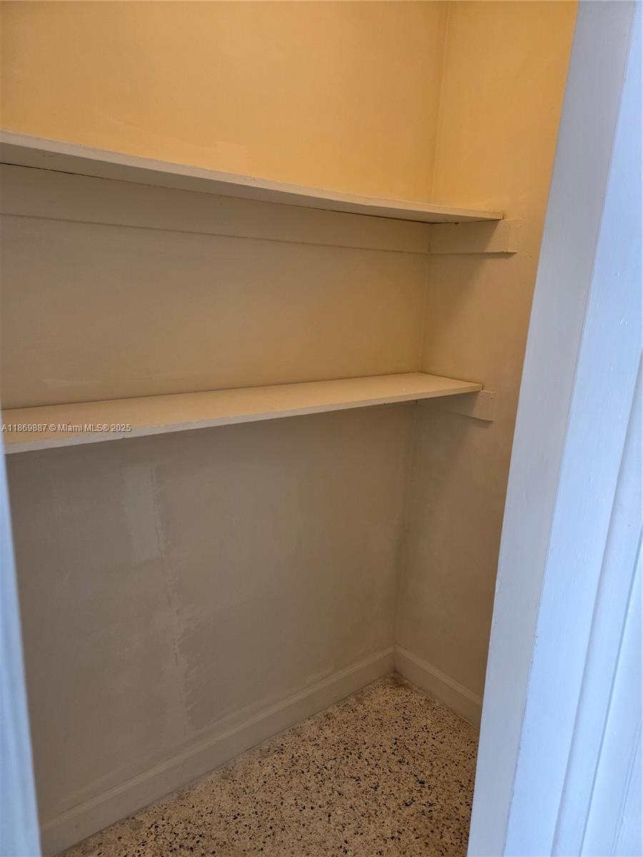 See details / 3000 sq. ft. $ 2025-09-01 0 Photo