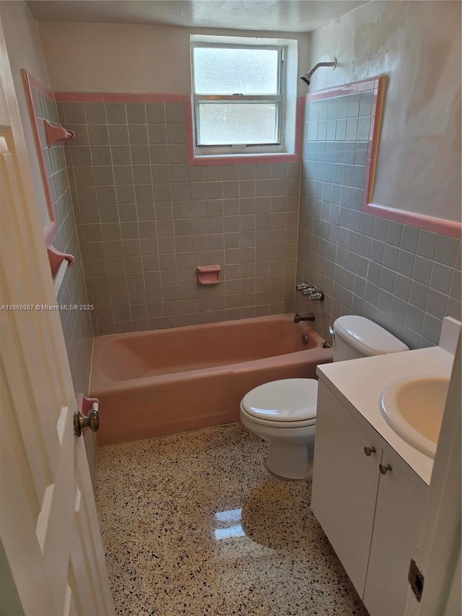 See details / 3000 sq. ft. $ 2025-09-01 0 Photo