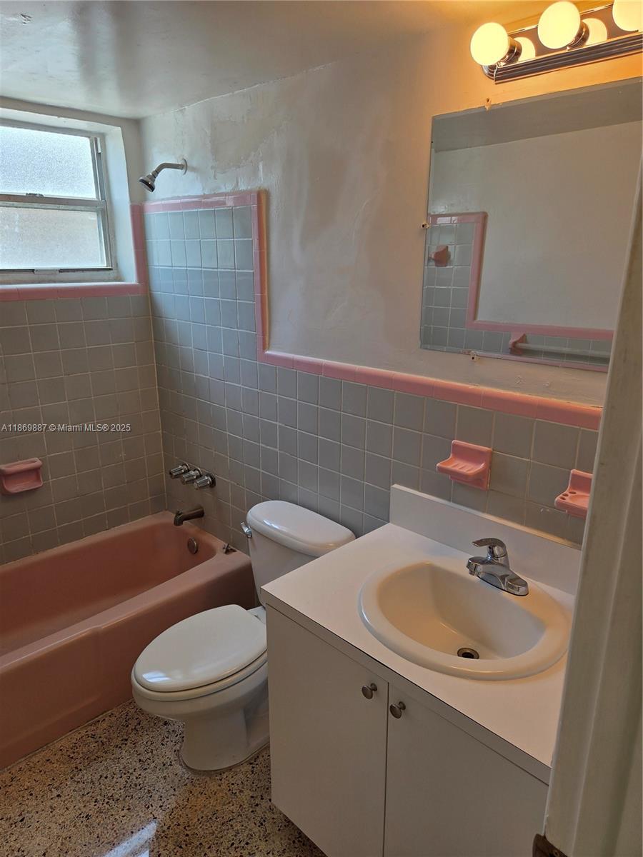 See details / 3000 sq. ft. $ 2025-09-01 0 Photo