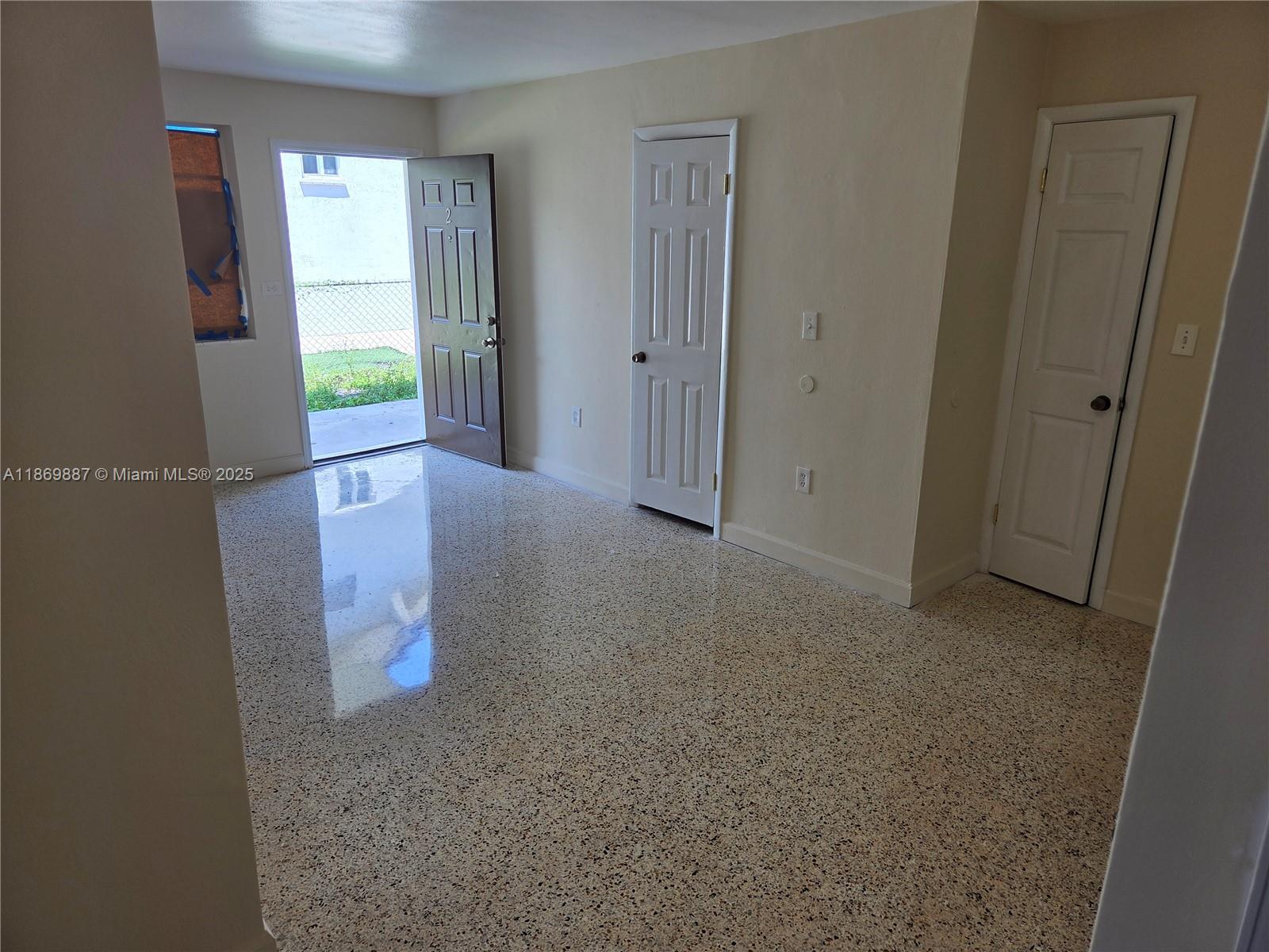 See details / 3000 sq. ft. $ 2025-09-01 0 Photo