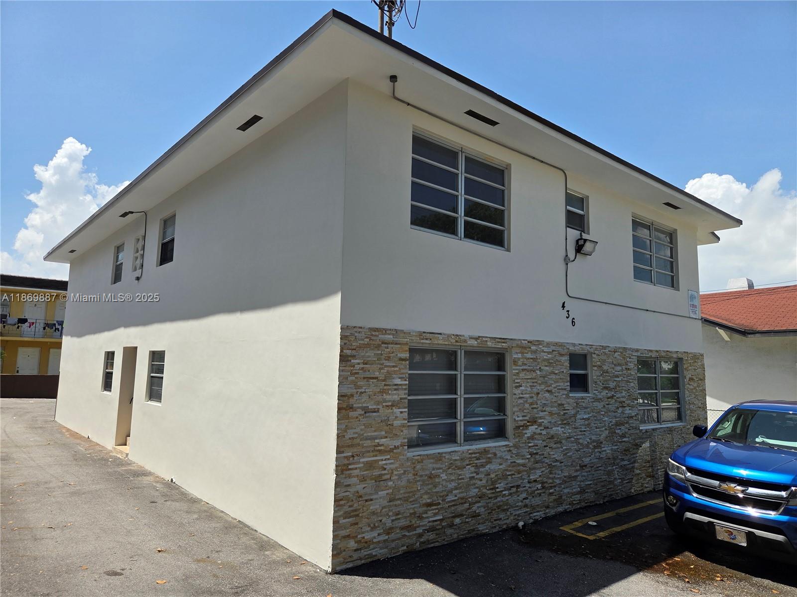 See details / 3000 sq. ft. $ 2025-09-01 0 Photo