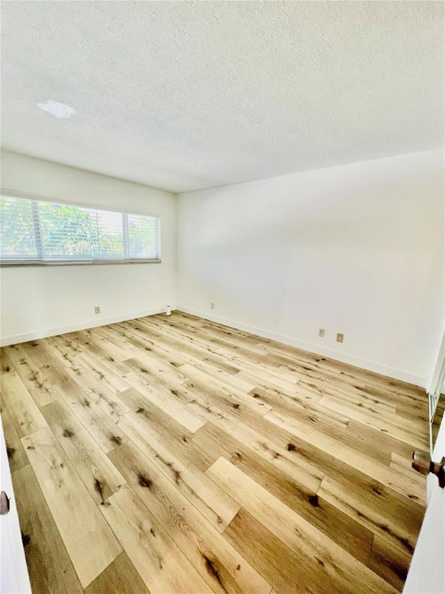 306 1 / 1 690 sq. ft. $ 2026-06-15 0 foto