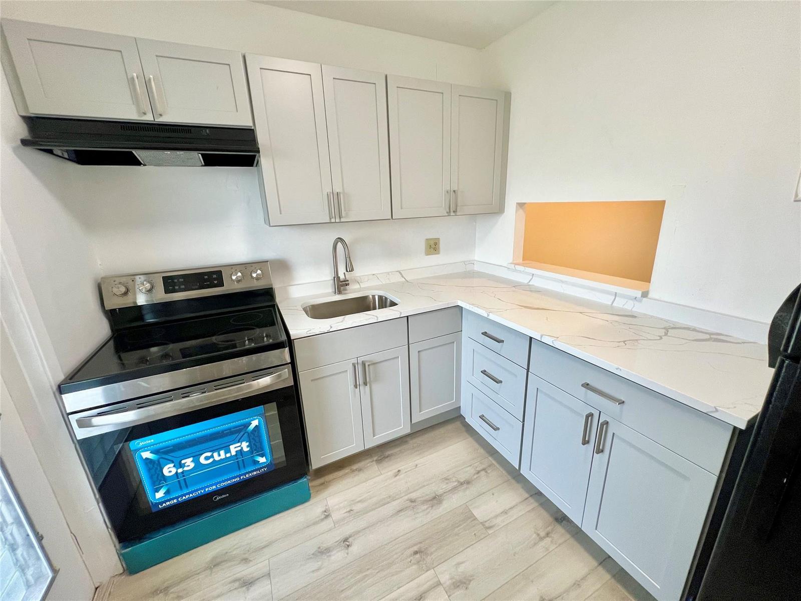 306 1 / 1 690 sq. ft. $ 2026-06-15 0 foto