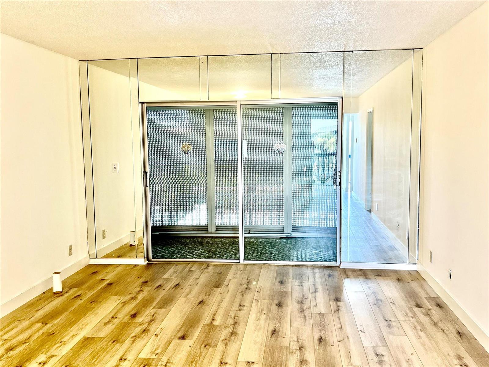 306 1 / 1 690 sq. ft. $ 2026-06-15 0 foto