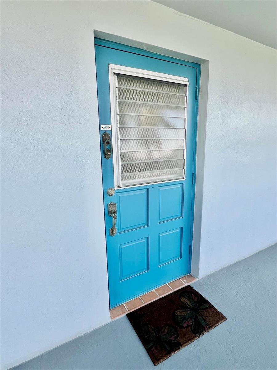 306 1 / 1 690 sq. ft. $ 2026-06-15 0 foto