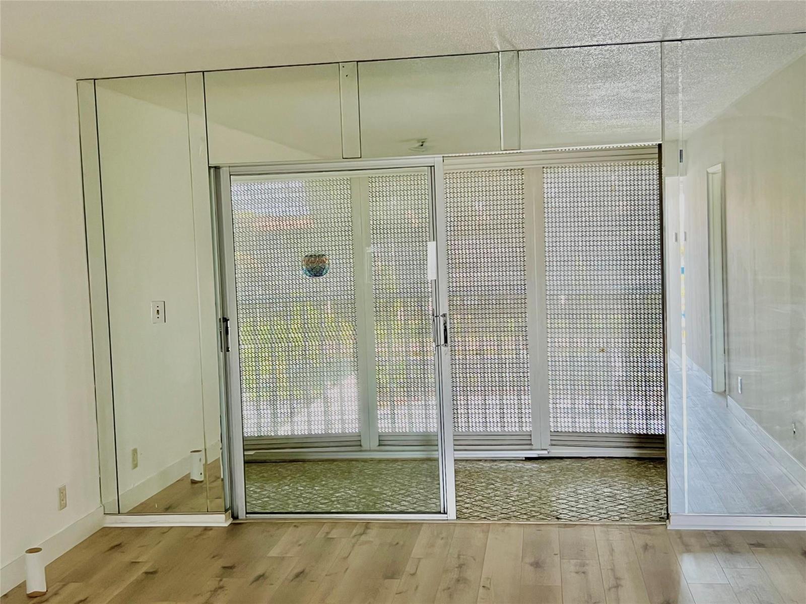 306 1 / 1 690 sq. ft. $ 2026-06-15 0 foto