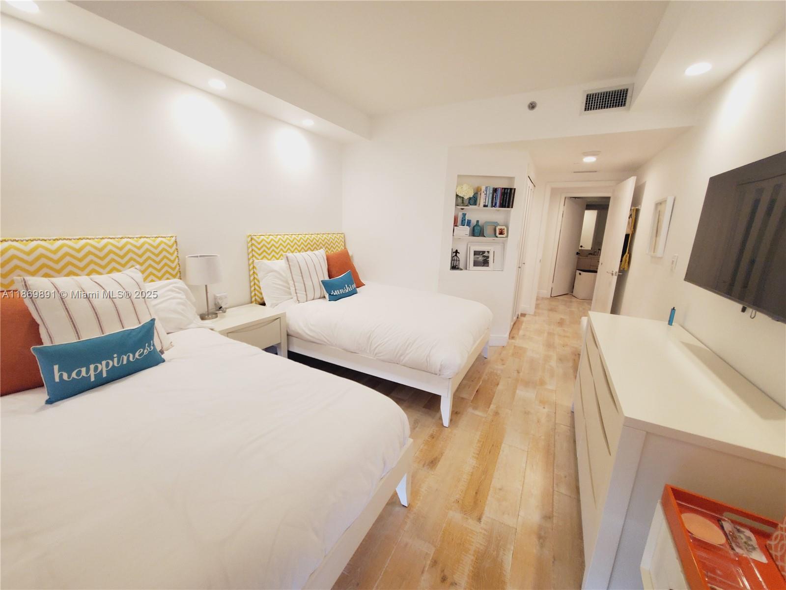 2703 2 / 2 1560 sq. ft. $ 2025-09-01 0 Photo