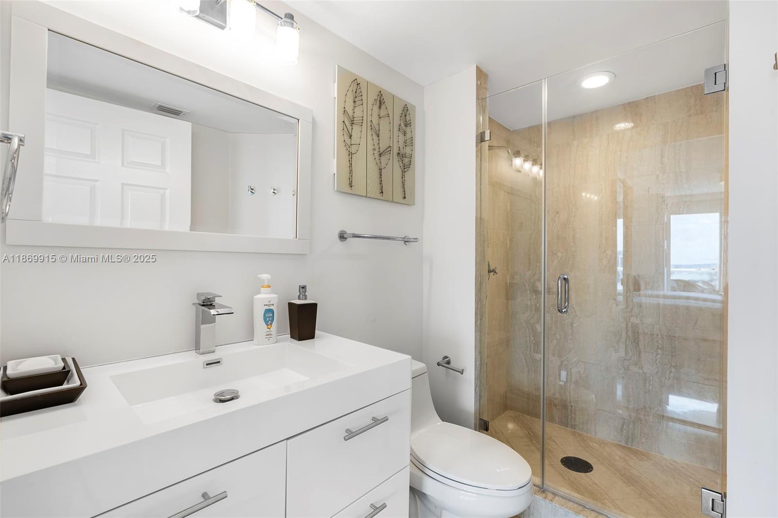 Photo of 18671 Collins Ave  #1603, Sunny Isles Beach, Florida, 33160 - SECOND BEDROOM BATHROOM.