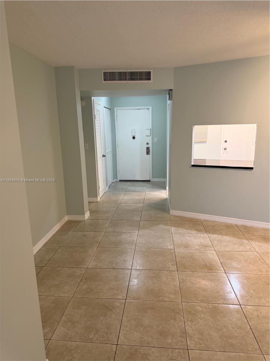208-3 1 / 1 909 sq. ft. $ 2025-09-01 0 Photo