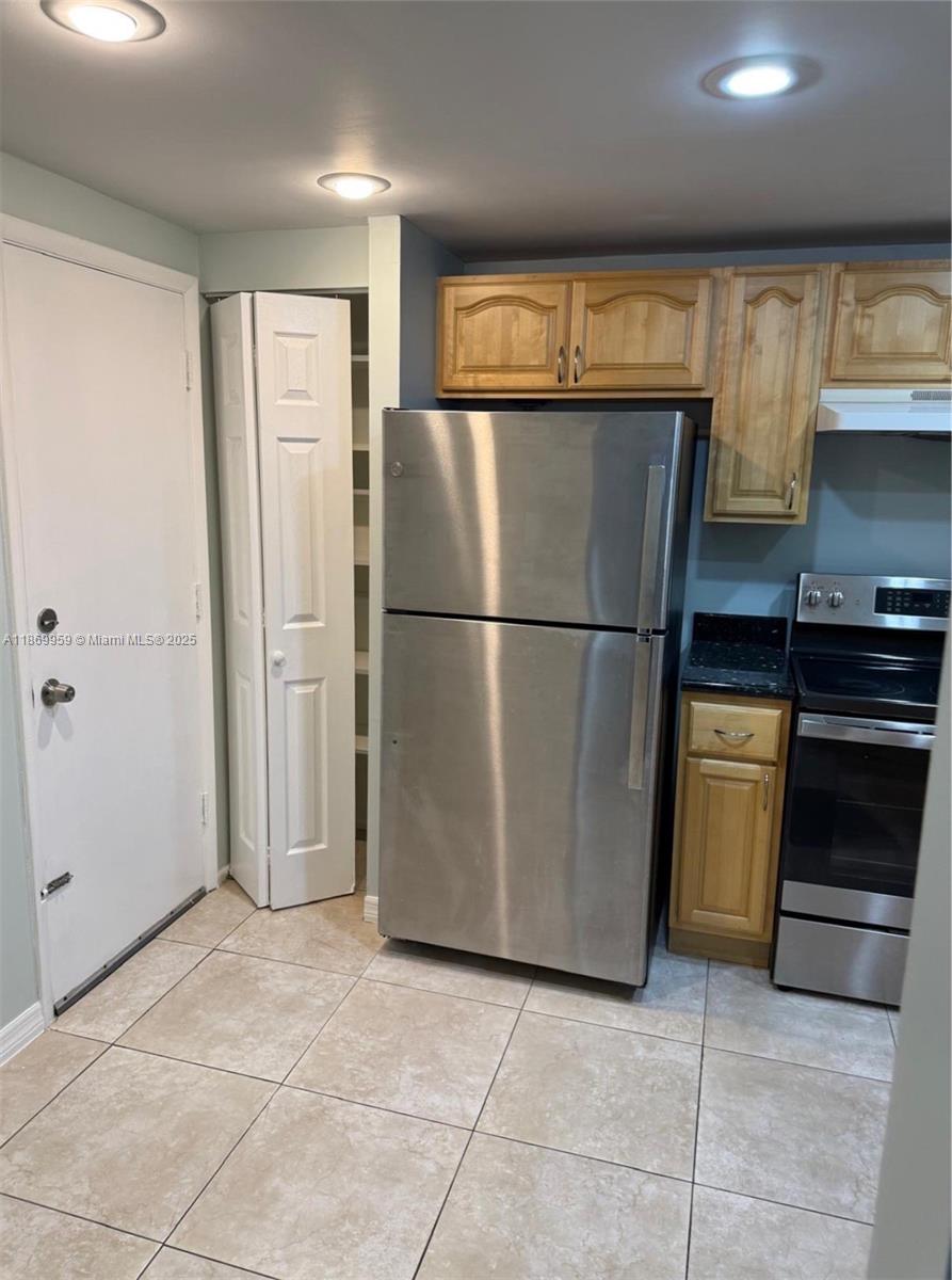 208-3 1 / 1 909 sq. ft. $ 2025-09-01 0 Photo