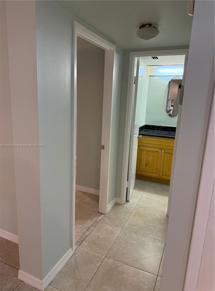 208-3 1 / 1 909 sq. ft. $ 2025-09-01 0 Photo
