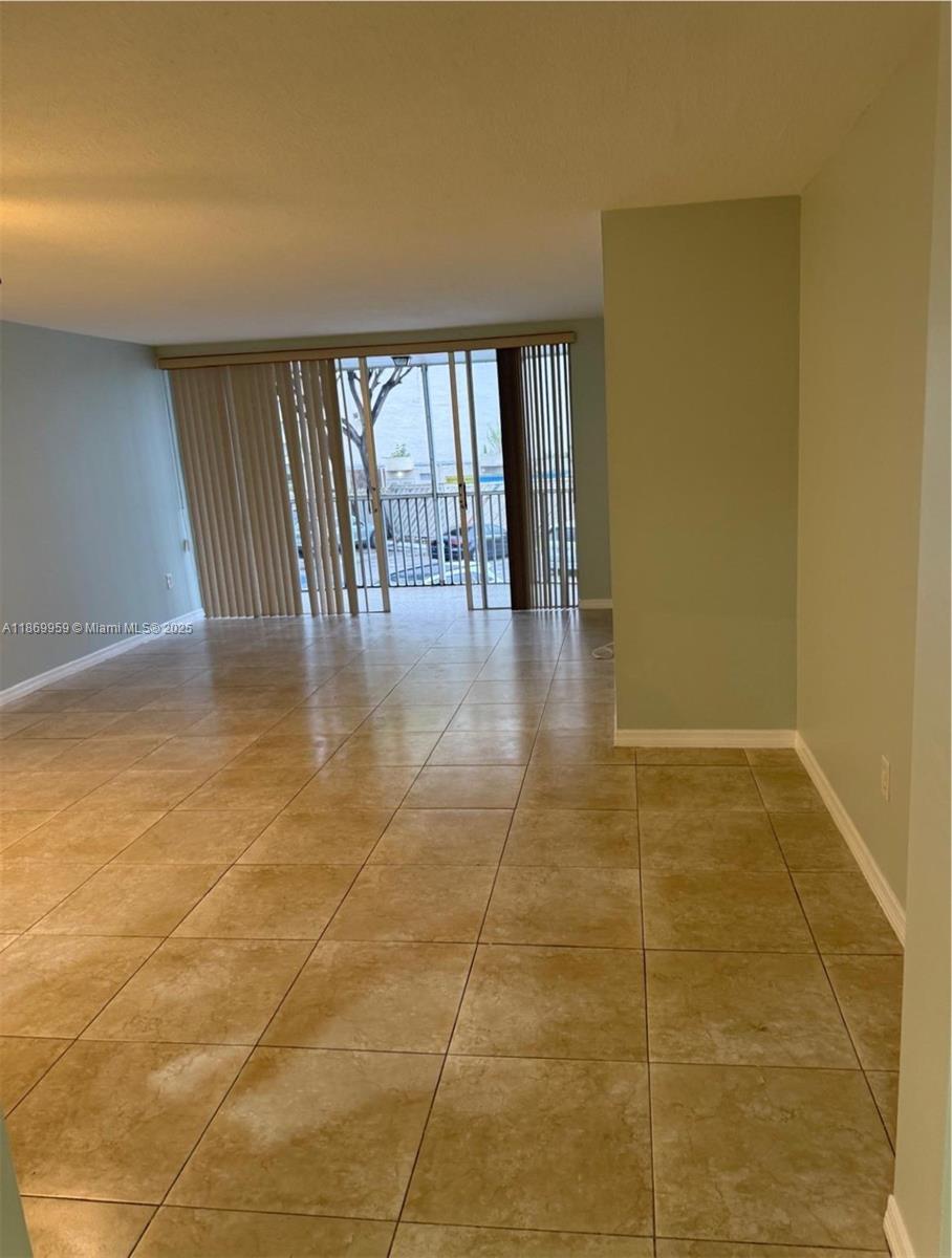 208-3 1 / 1 909 sq. ft. $ 2025-09-01 0 Photo