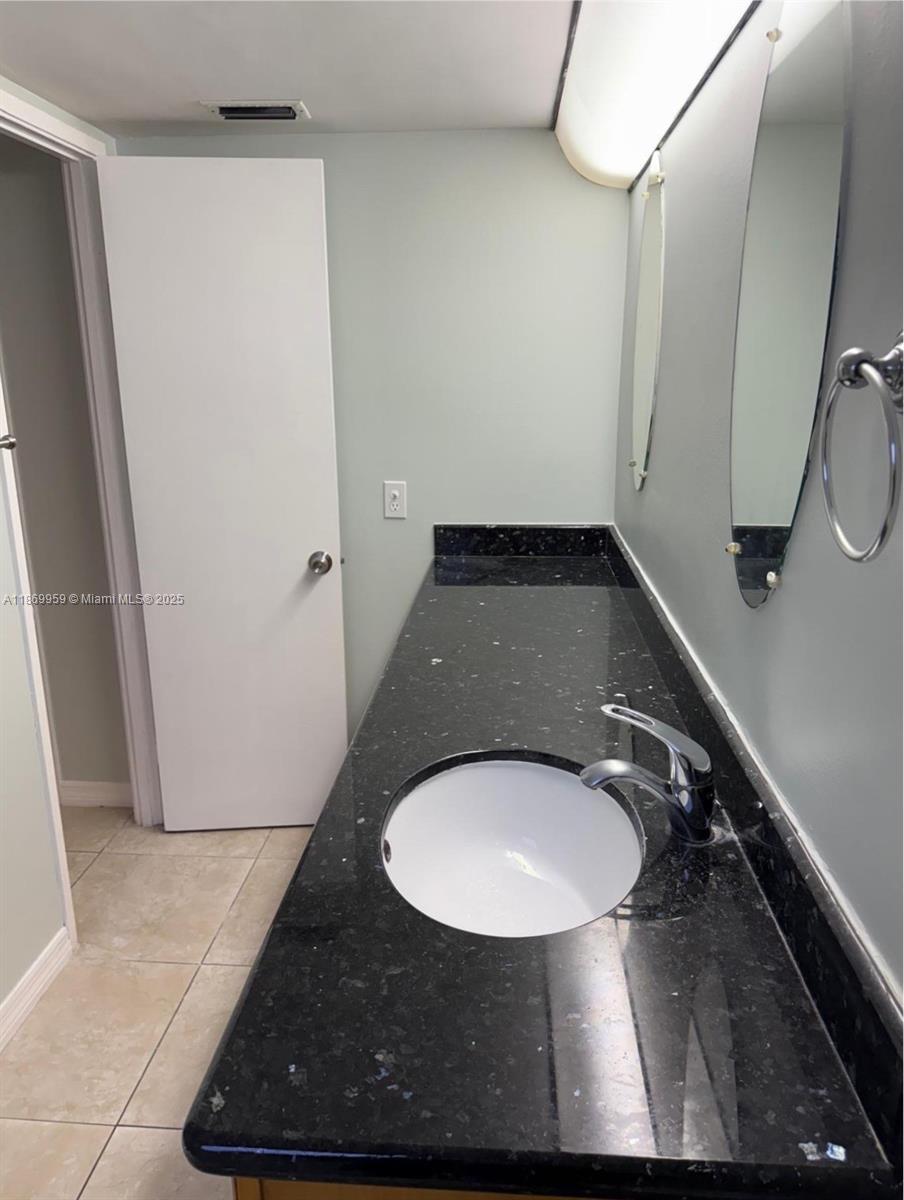 208-3 1 / 1 909 sq. ft. $ 2025-09-01 0 Photo