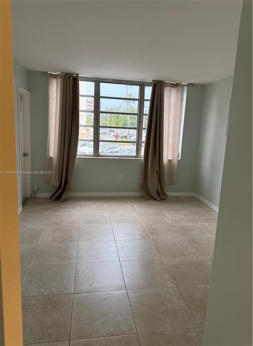 208-3 1 / 1 909 sq. ft. $ 2025-09-01 0 Photo