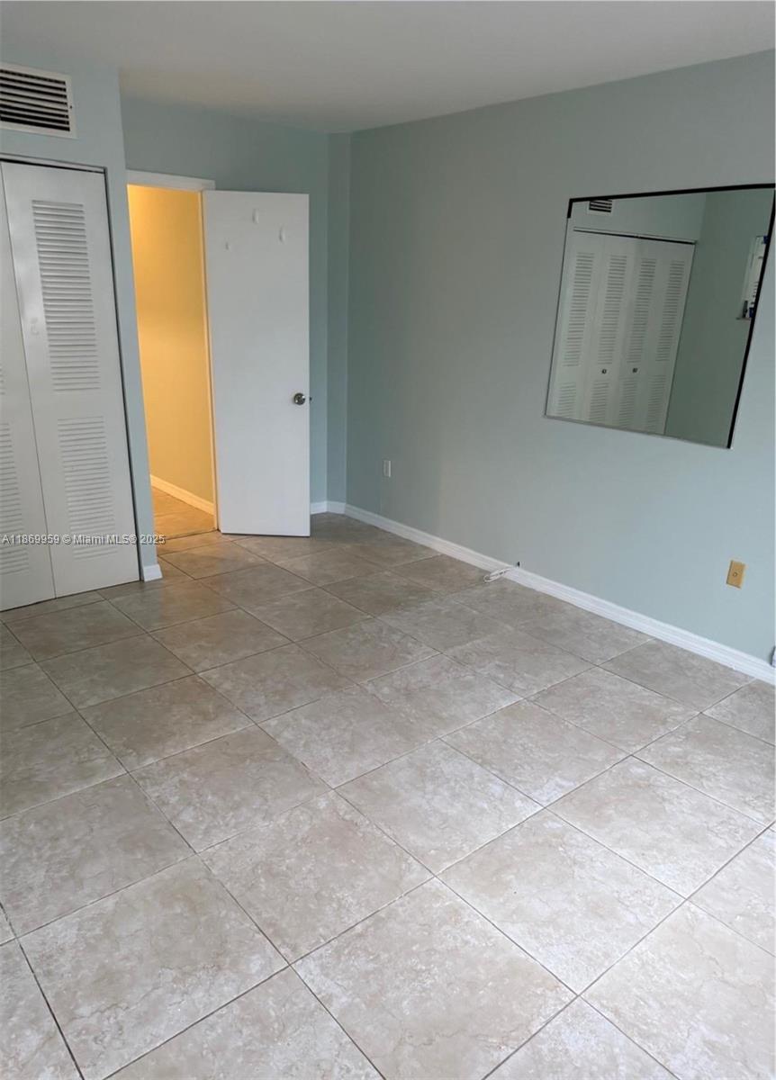 208-3 1 / 1 909 sq. ft. $ 2025-09-01 0 Photo