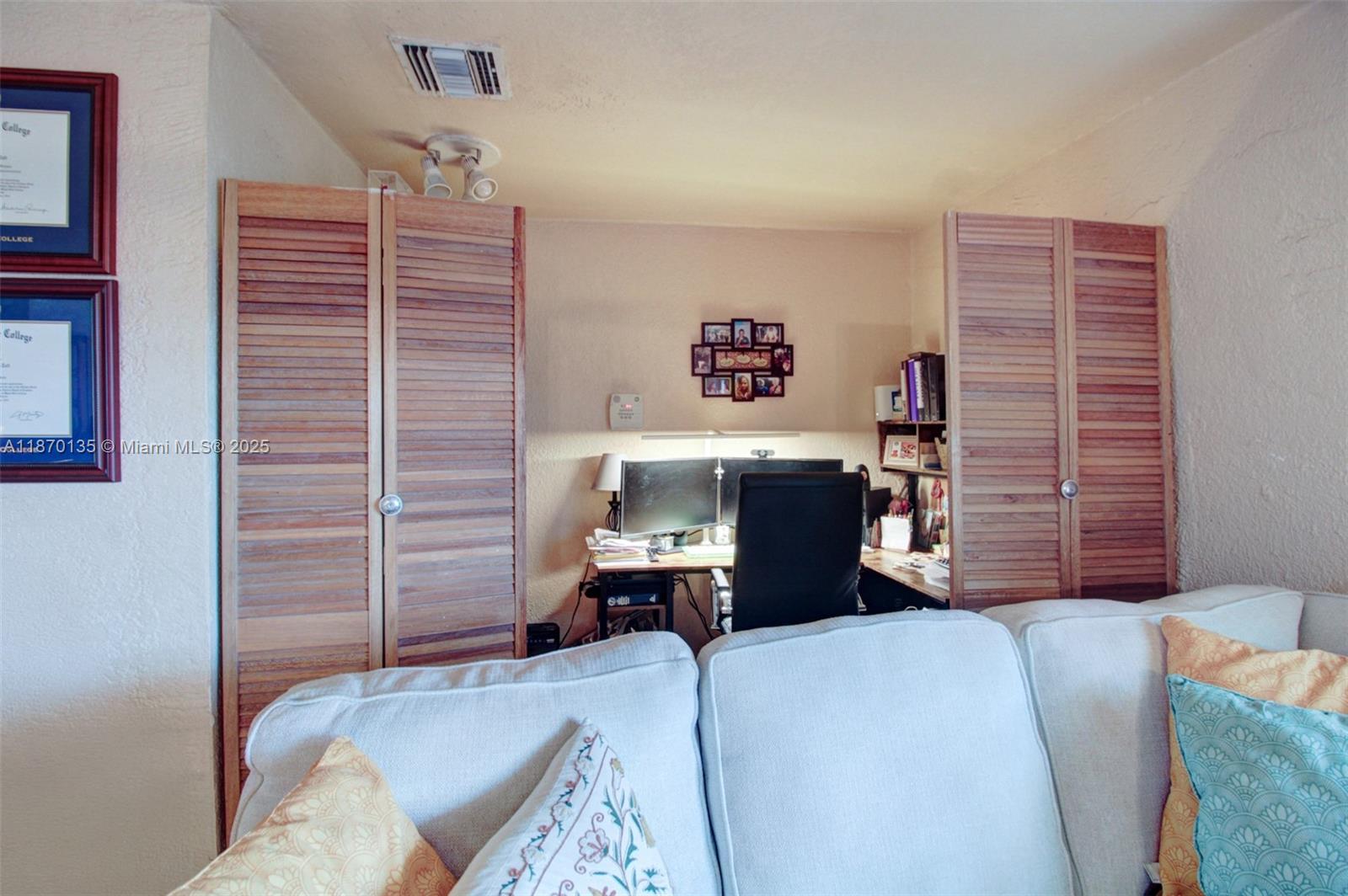 See details / sq. ft. $ 2025-09-01 0 Photo