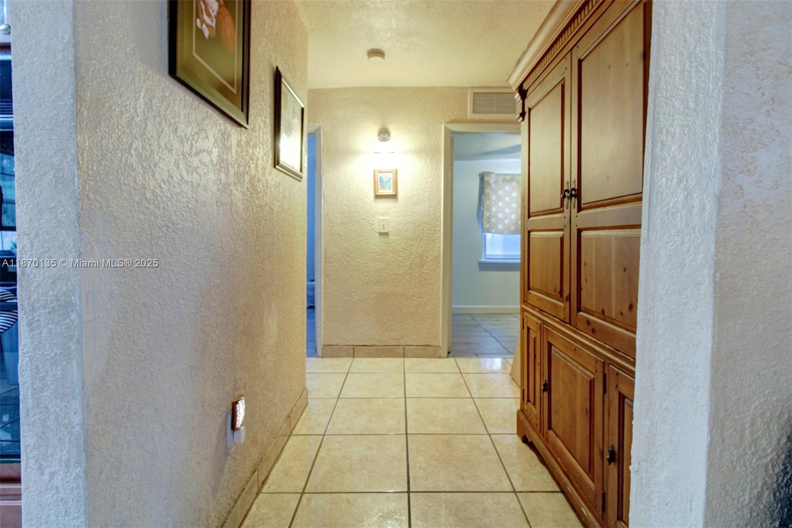 See details / sq. ft. $ 2025-09-01 0 Photo