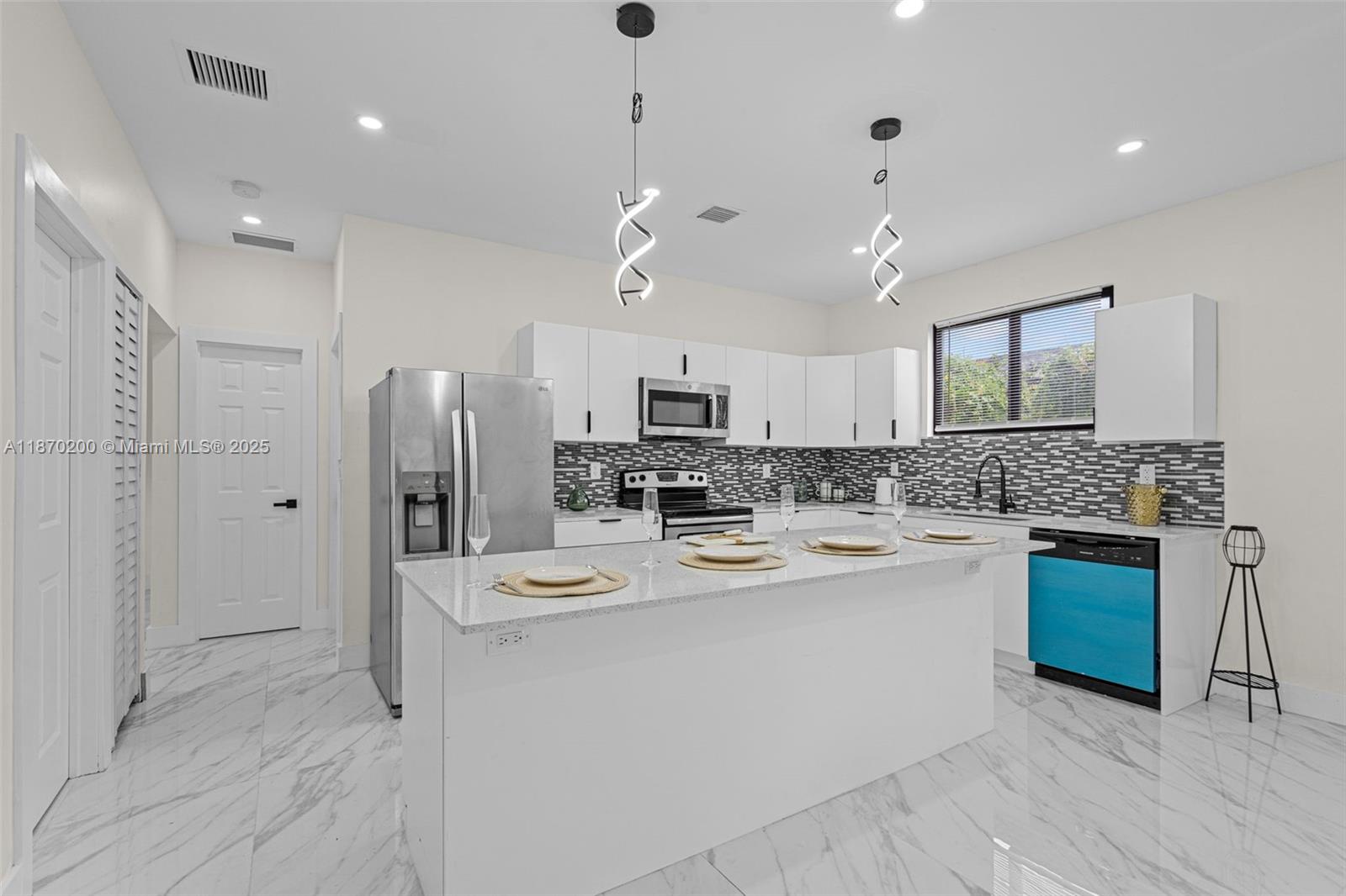 See details / sq. ft. $ 2025-09-02 0 Photo
