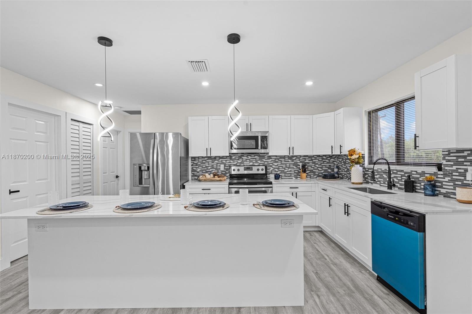 See details / sq. ft. $ 2025-09-02 0 Photo