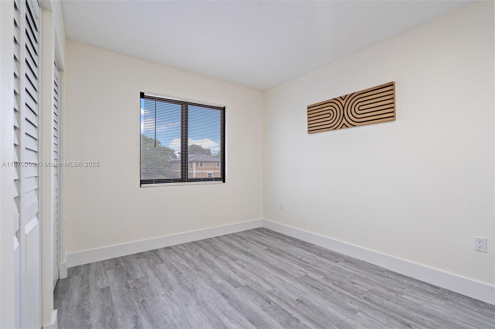 See details / sq. ft. $ 2025-09-02 0 Photo