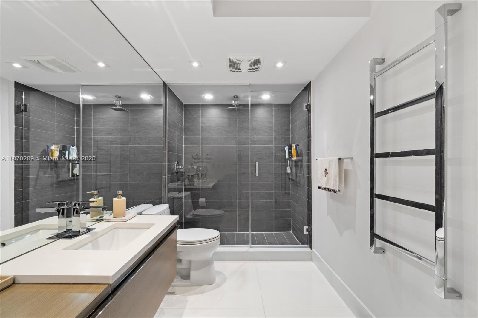 Photo of 9801 Collins Ave  #19J, Bal Harbour, Florida, 33154 - 