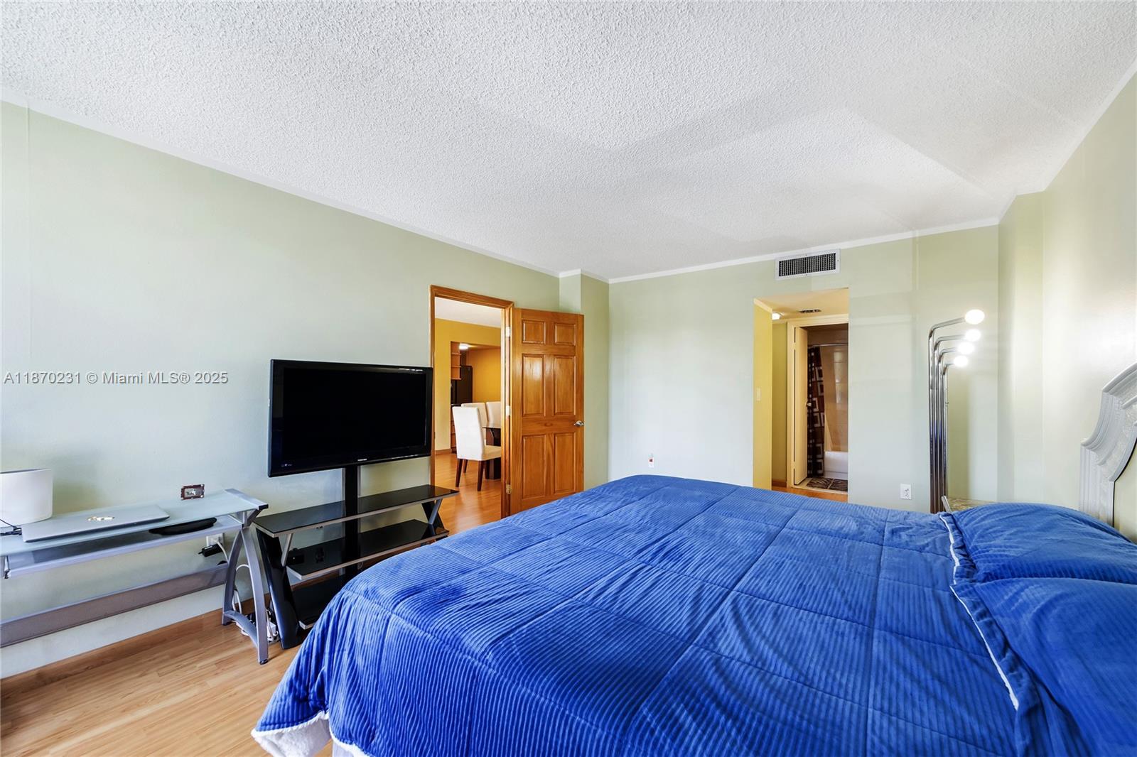 Photo of 3675 Country Club Dr  #204, Aventura, Florida, 33180 - 