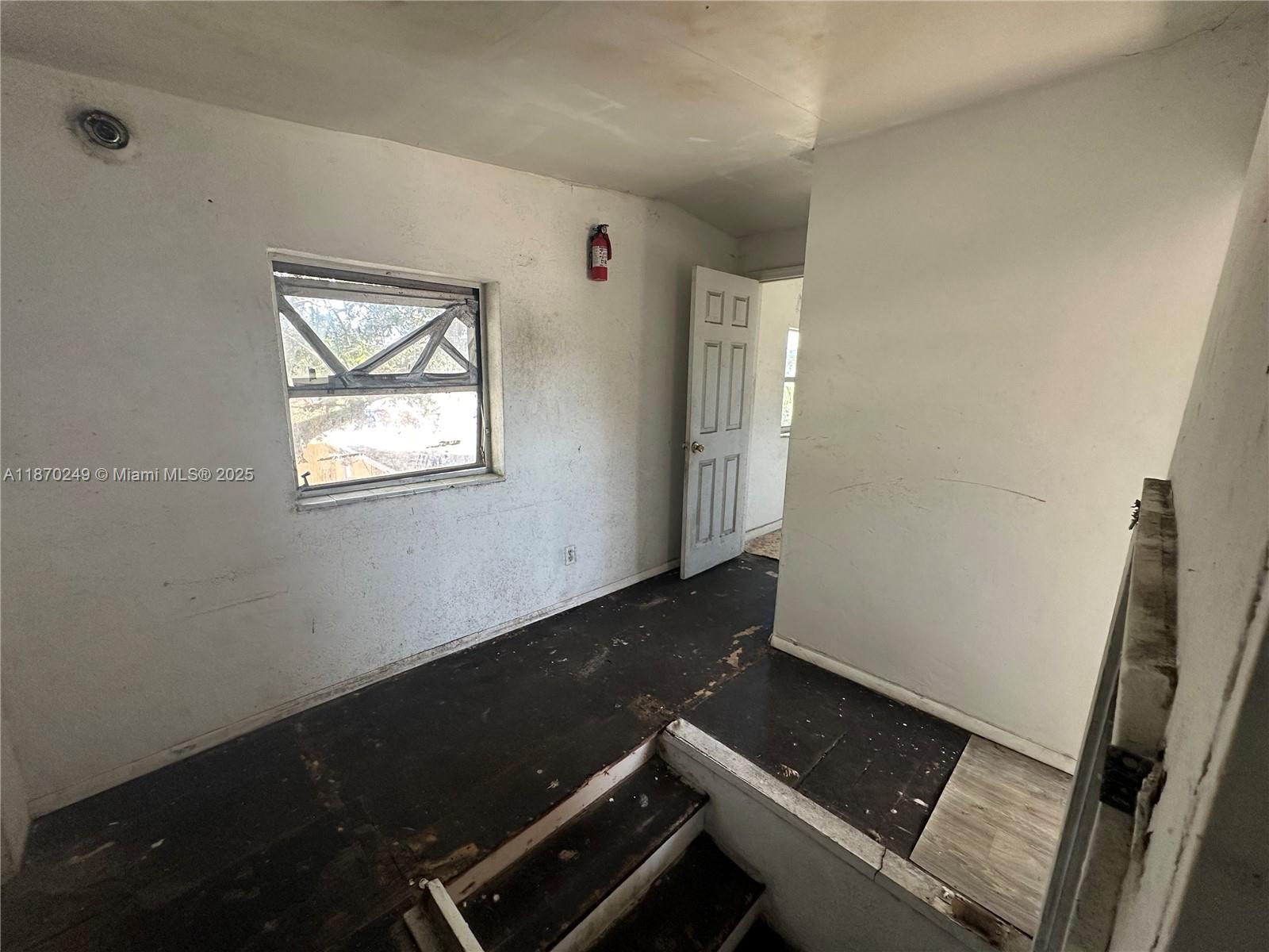 See details / sq. ft. $ 2025-09-13 0 Photo