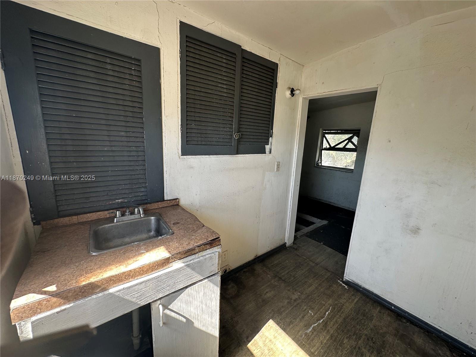 See details / sq. ft. $ 2025-09-13 0 Photo