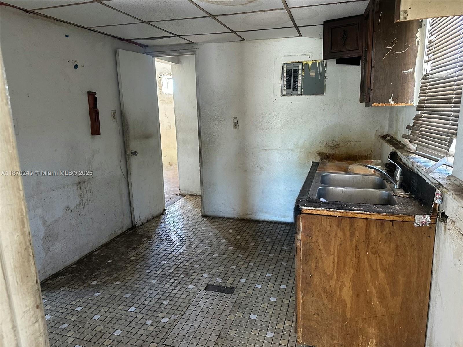 See details / sq. ft. $ 2025-09-13 0 Photo