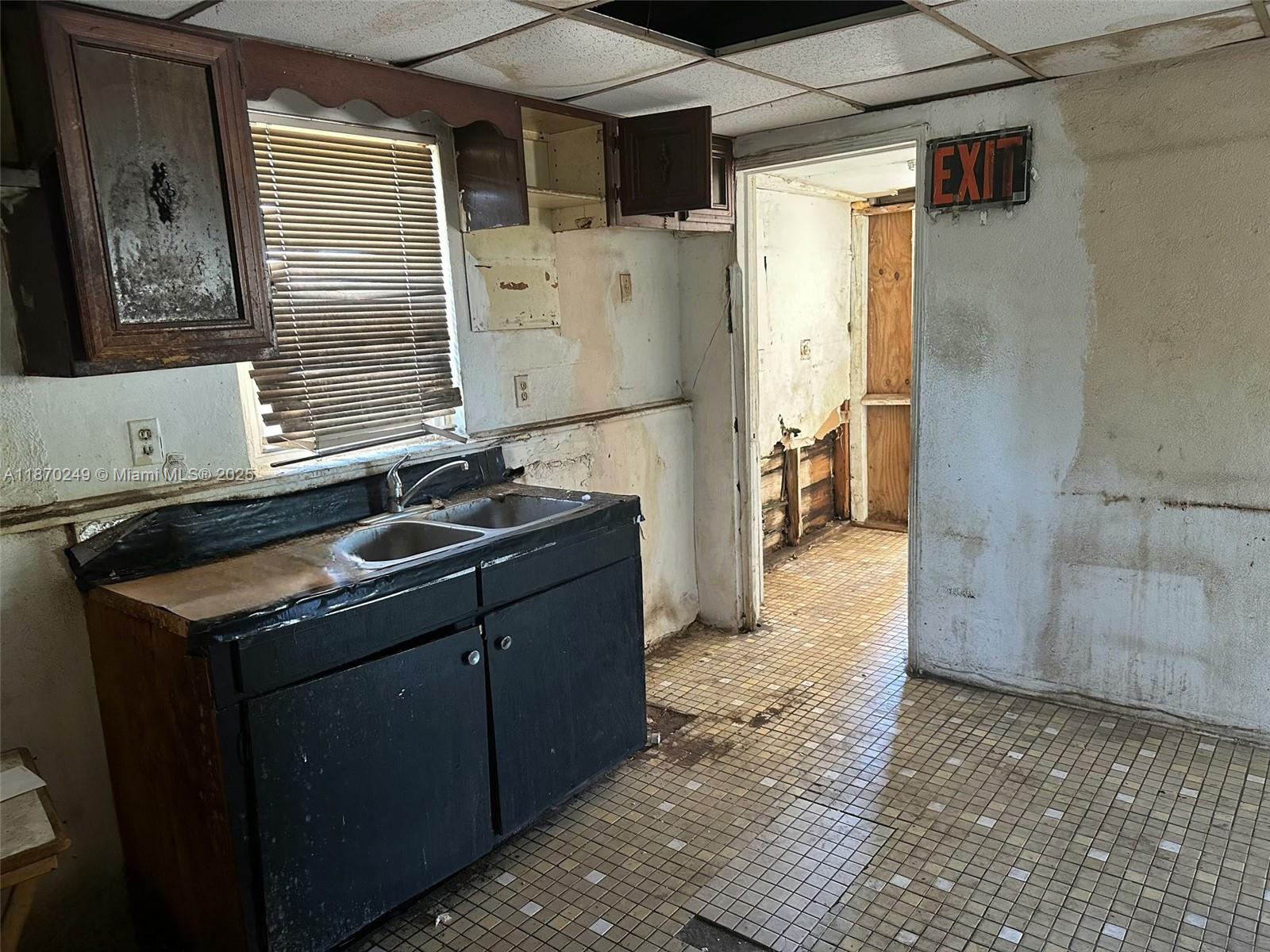 See details / sq. ft. $ 2025-09-13 0 Photo