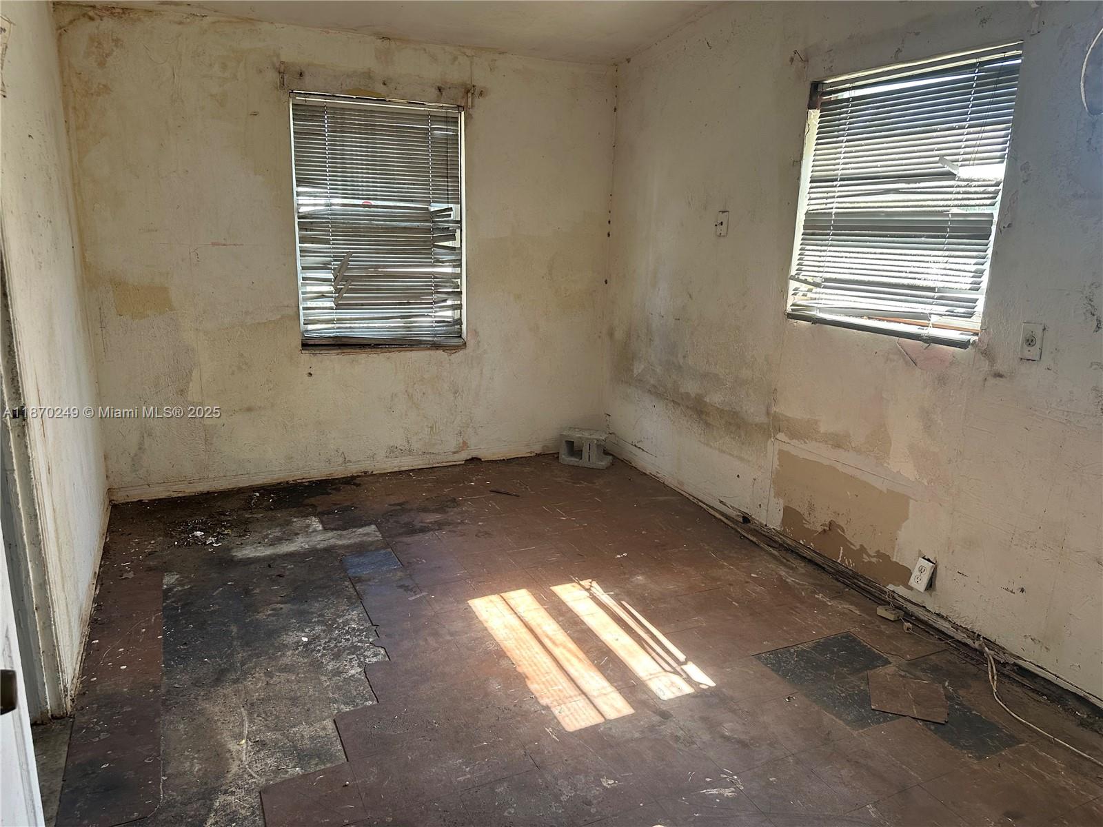 See details / sq. ft. $ 2025-09-13 0 Photo