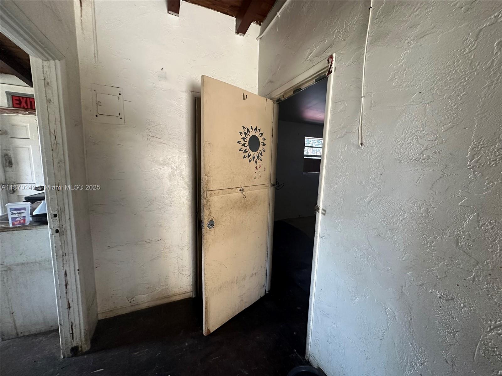 See details / sq. ft. $ 2025-09-13 0 Photo