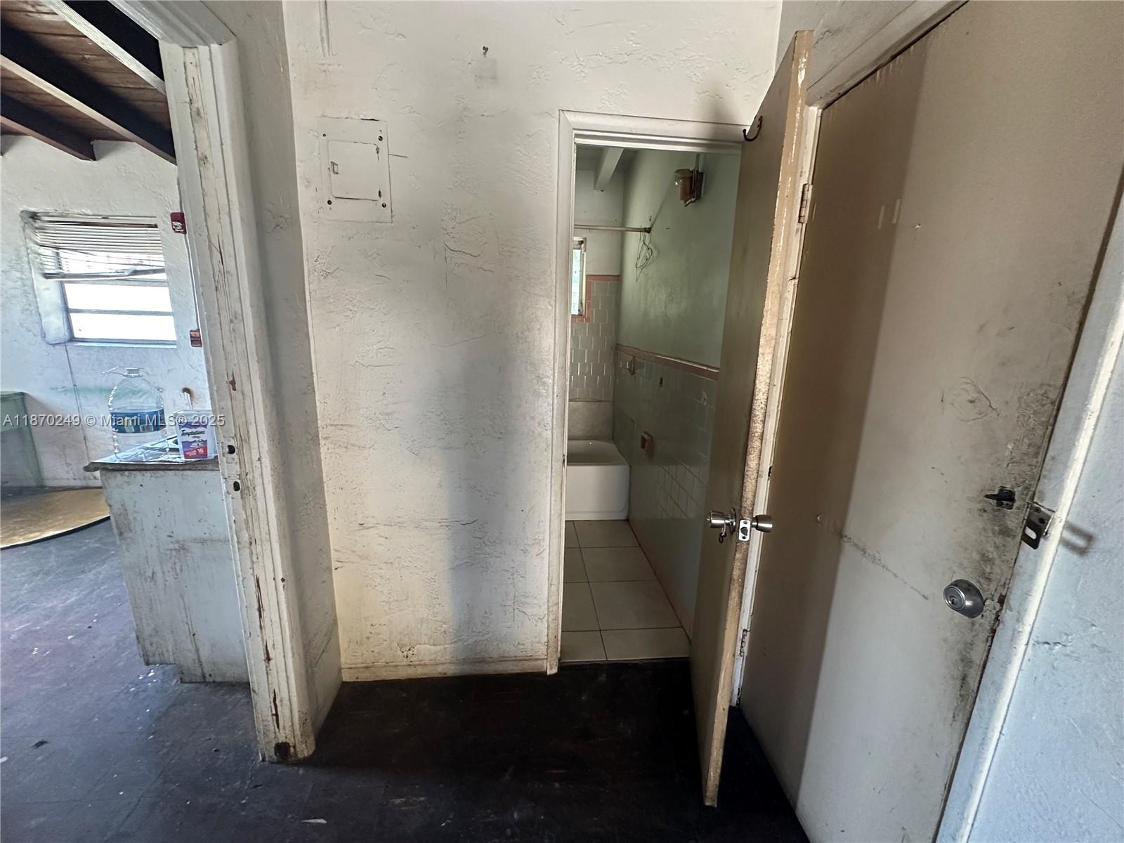 See details / sq. ft. $ 2025-09-13 0 Photo